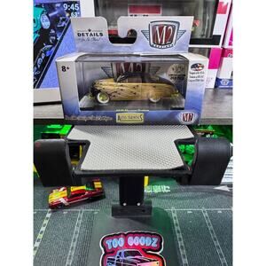 M2 Machines SUPER CHASE 1/64 2018 toy con 1949 Mercury custom